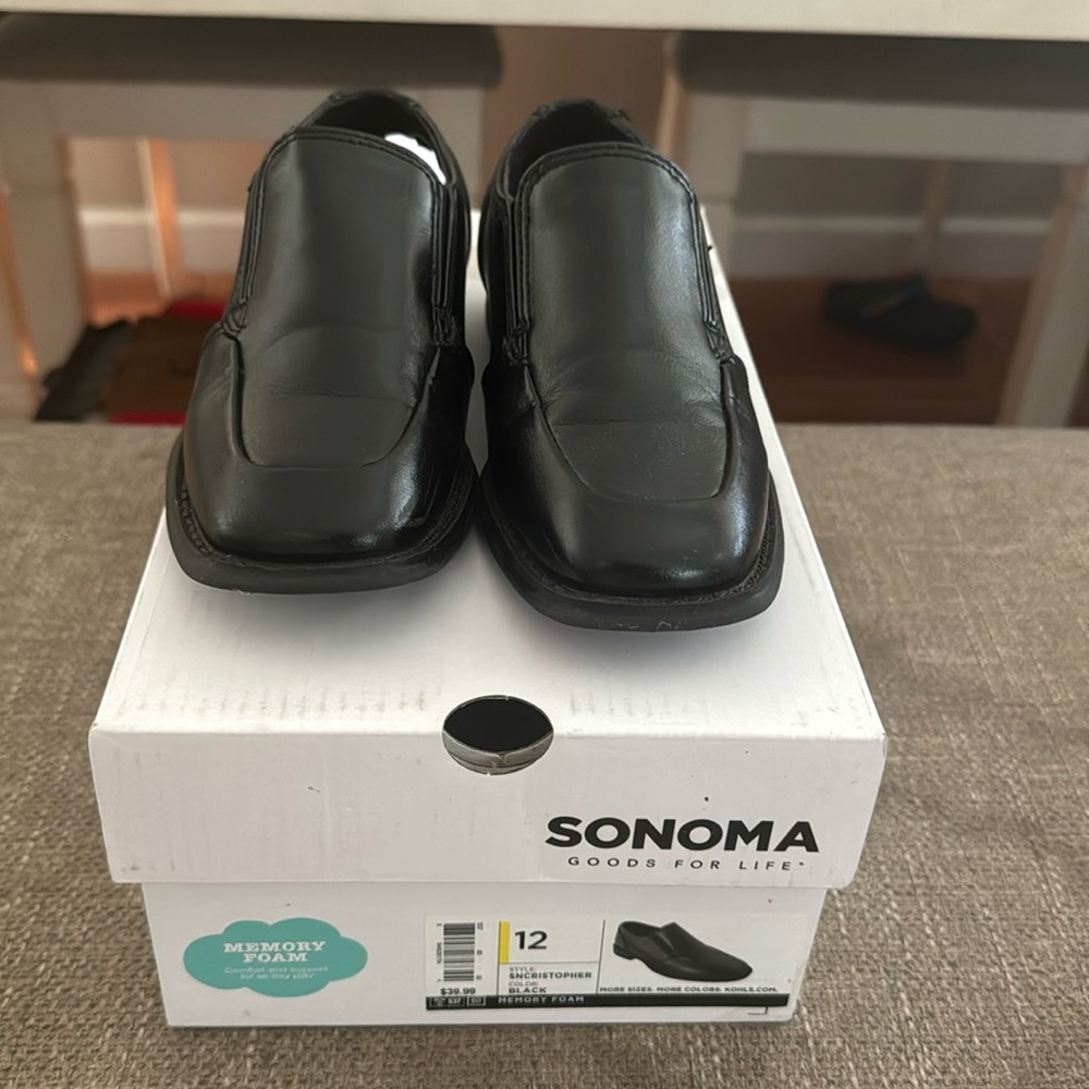 GREAT CONDITION - boys dress shoes size 12 only worn once-original box